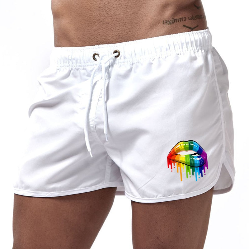 Short blanc motif bouche arc-en-ciel